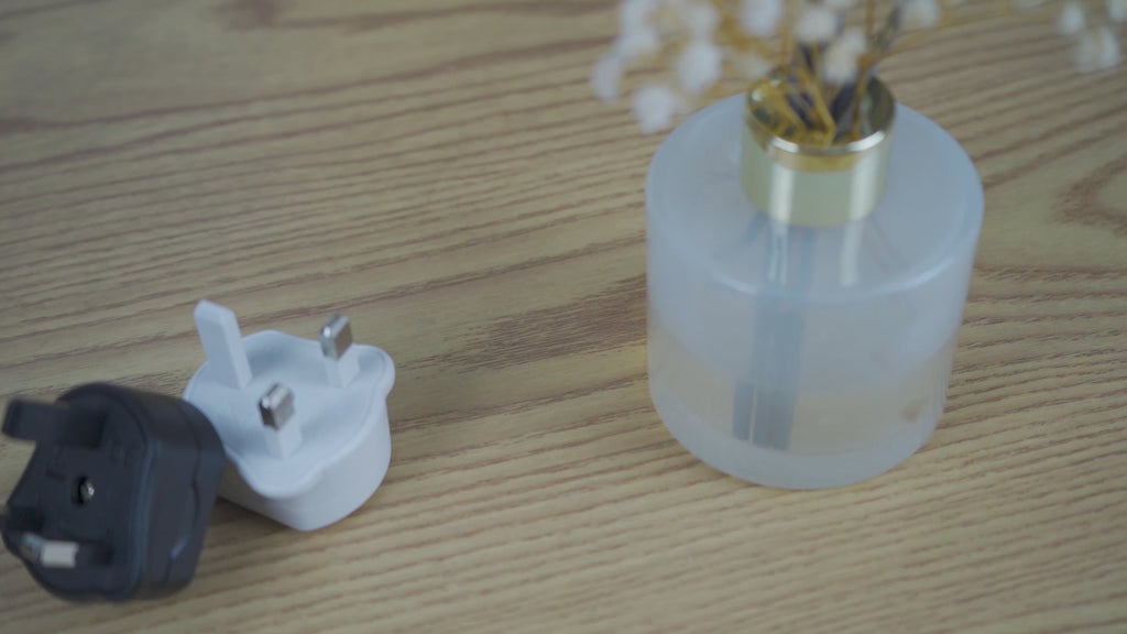 EU 2 Pin To UK 3 Pin Fused Adaptor Plug for Shaver/Toothbrush